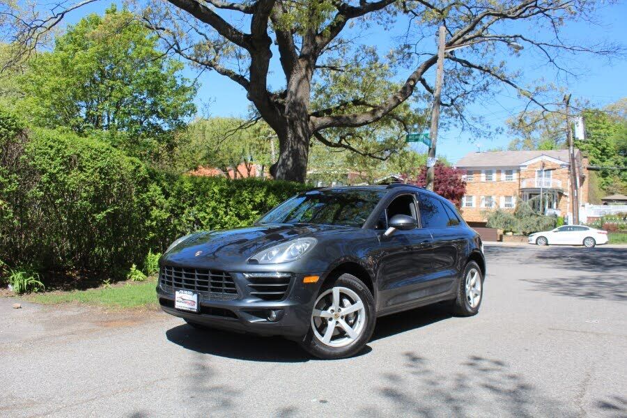 2017 PORSCHE Macan