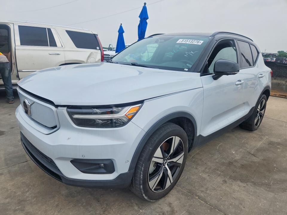 2022 VOLVO XC40