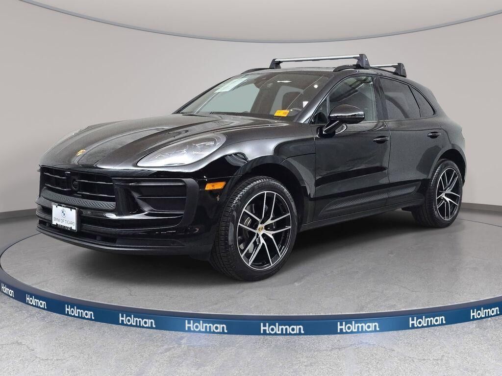 2025 PORSCHE Macan