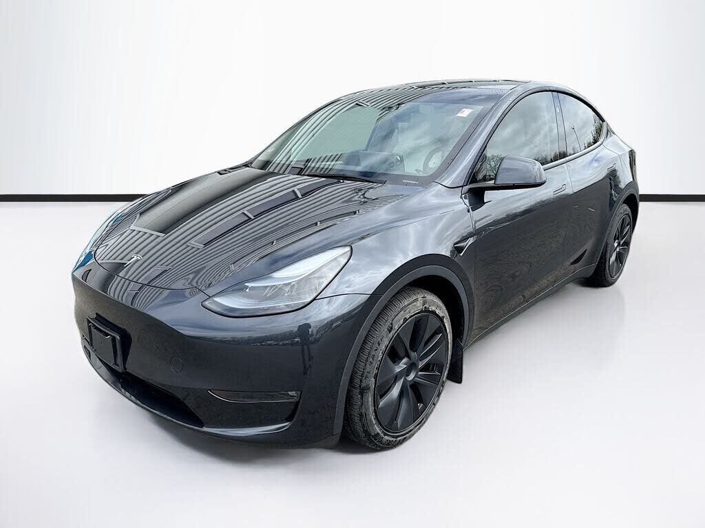 2025 TESLA Model Y