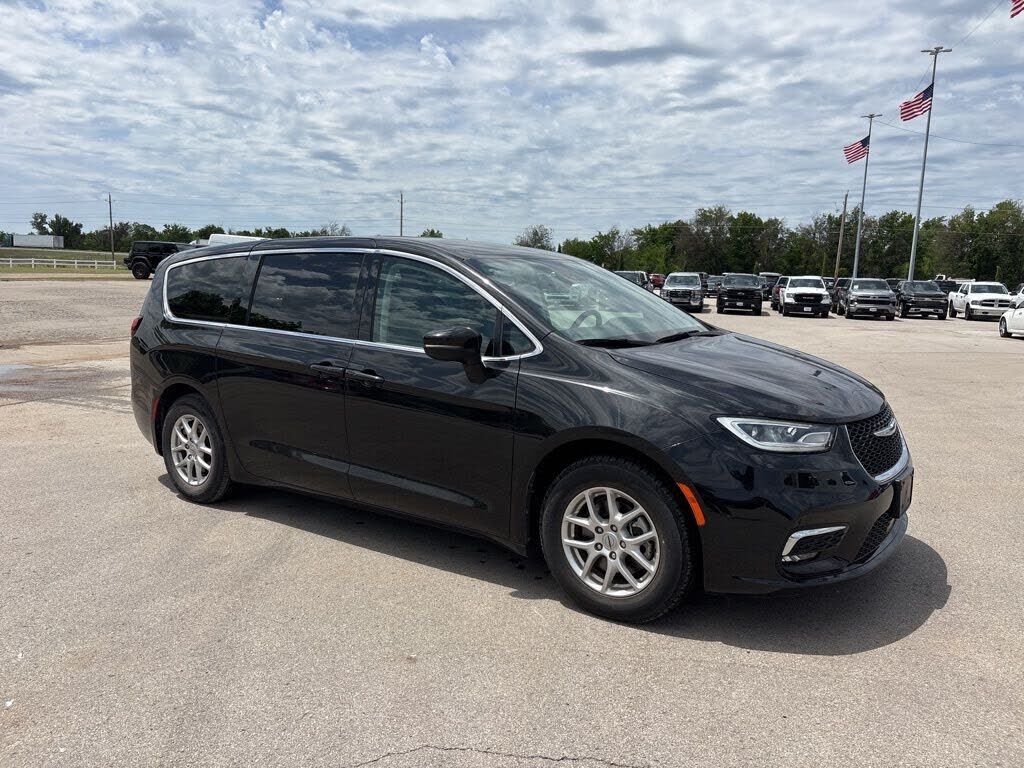 2023 CHRYSLER Pacifica
