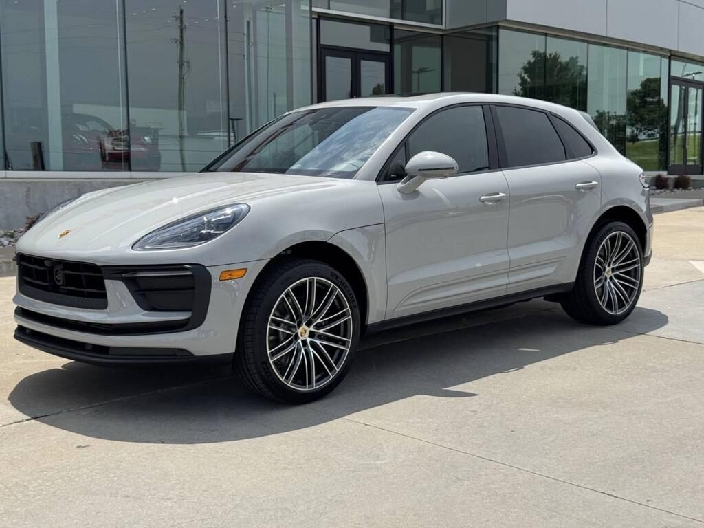 2025 PORSCHE Macan