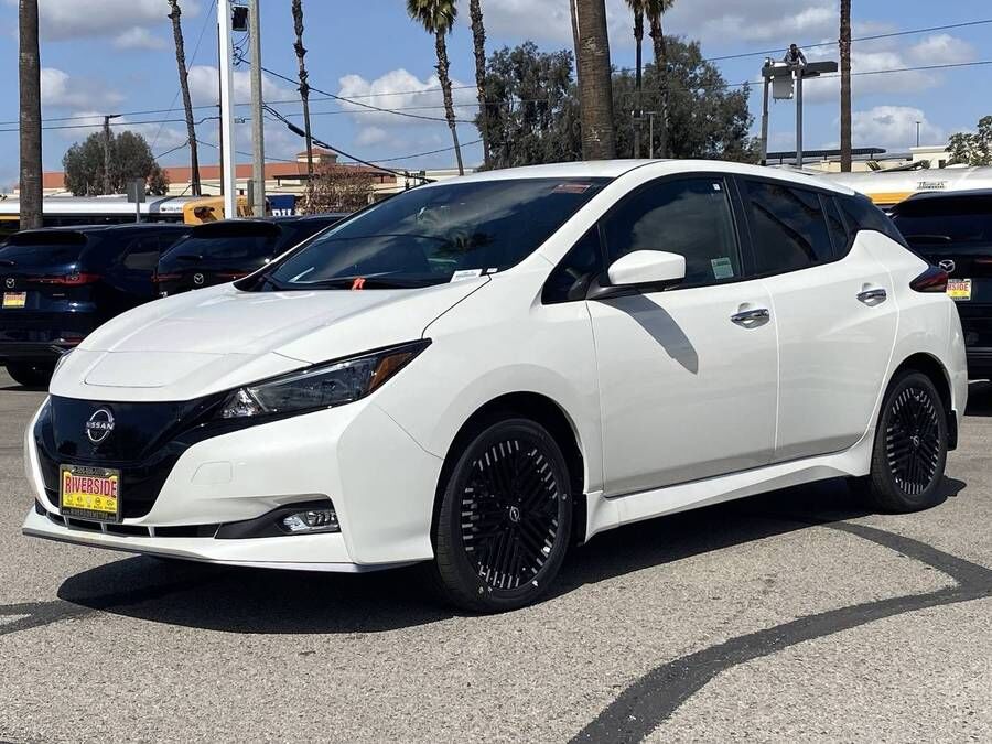 2025 NISSAN Leaf