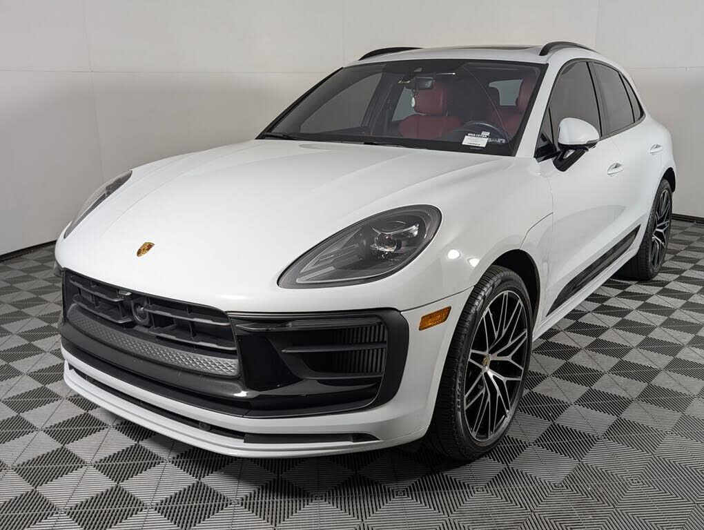 2023 PORSCHE Macan