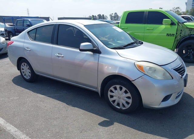 2012 NISSAN Versa