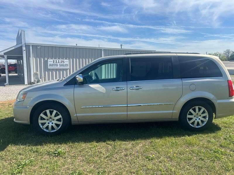 2012 CHRYSLER Town and Country