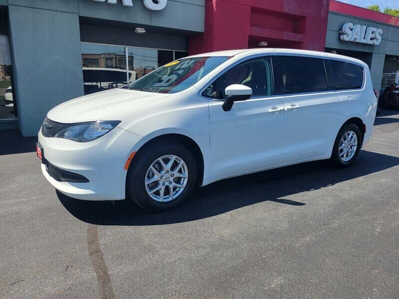2022 CHRYSLER Voyager