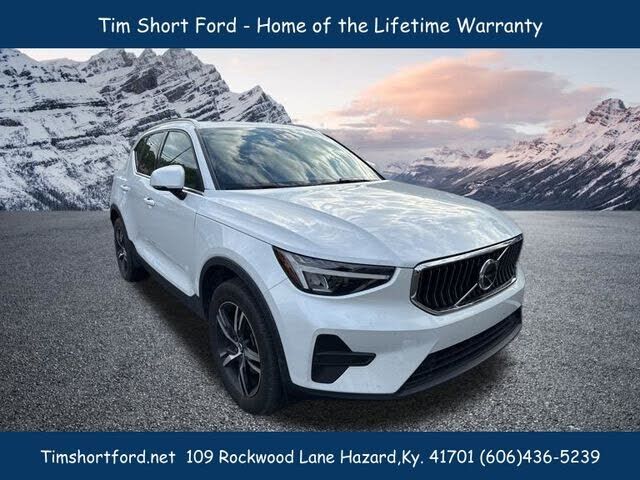 2025 VOLVO XC40