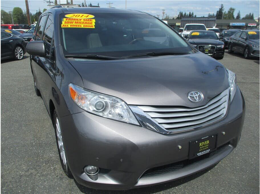2014 TOYOTA Sienna