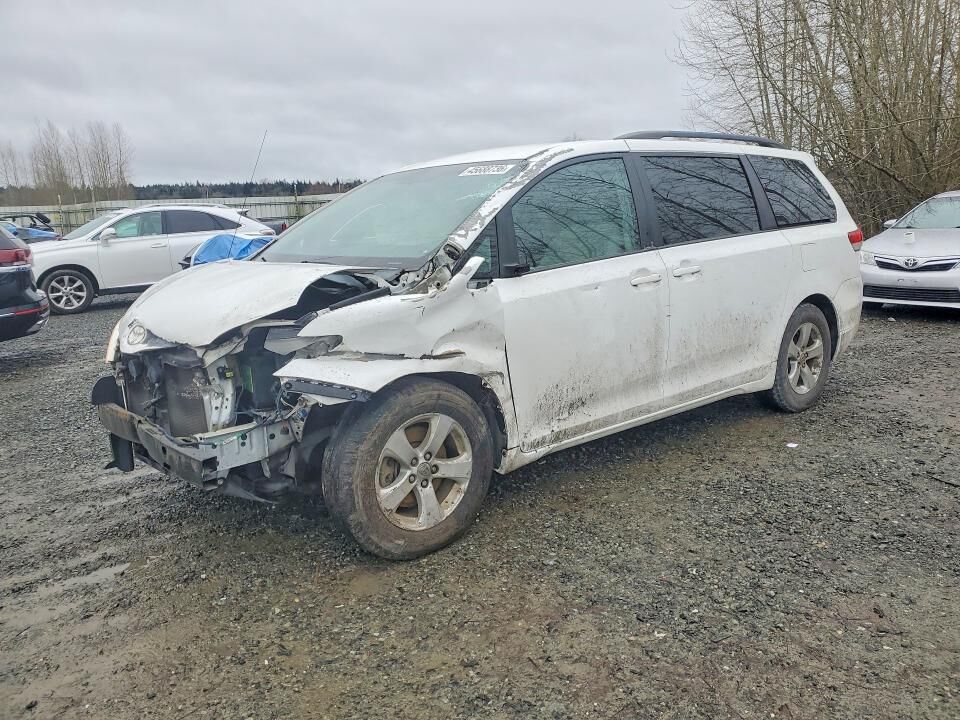 2014 TOYOTA Sienna
