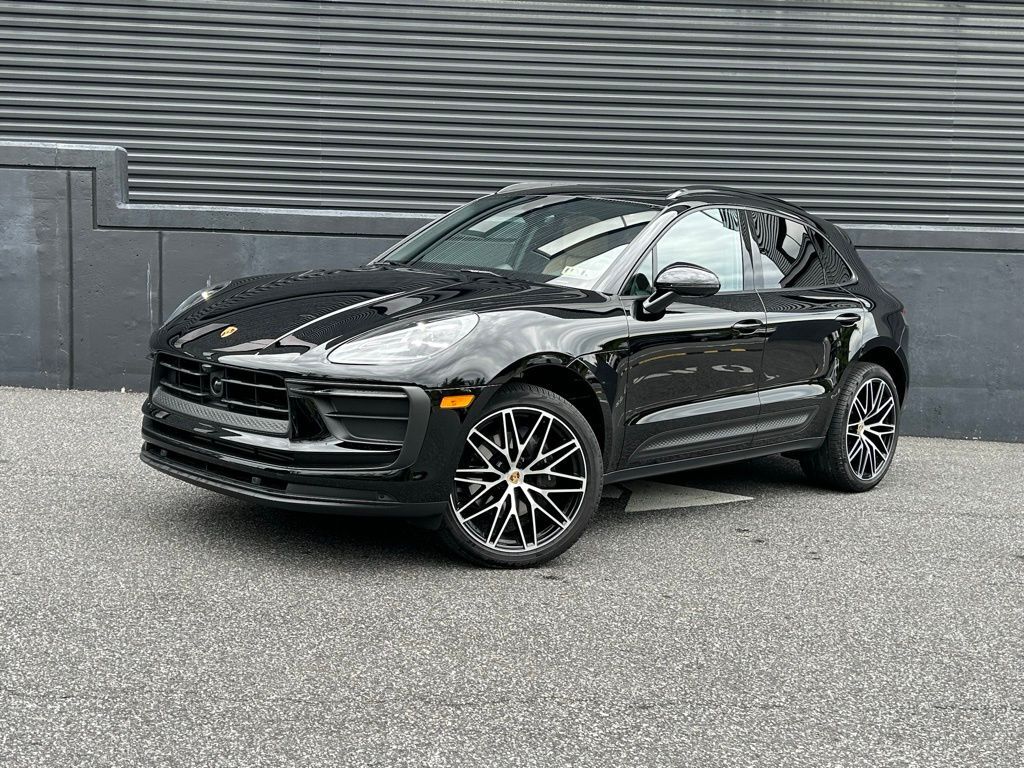 2025 PORSCHE Macan