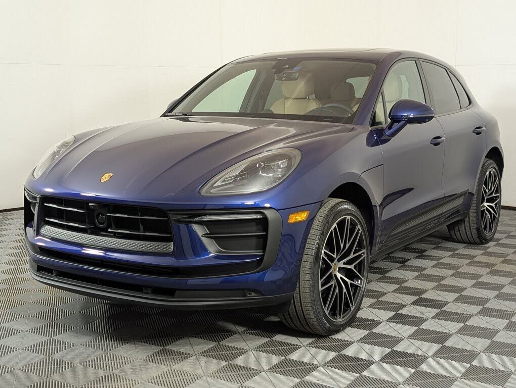 2026 PORSCHE Macan