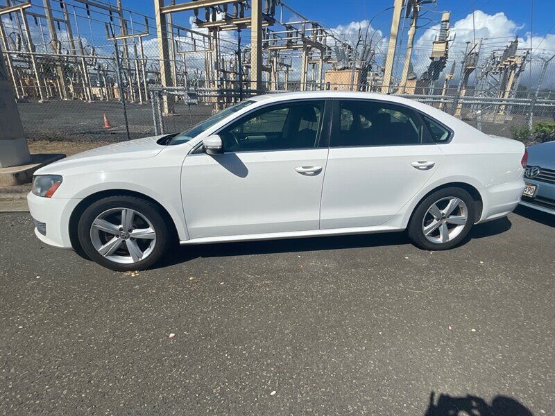 2013 VOLKSWAGEN Passat