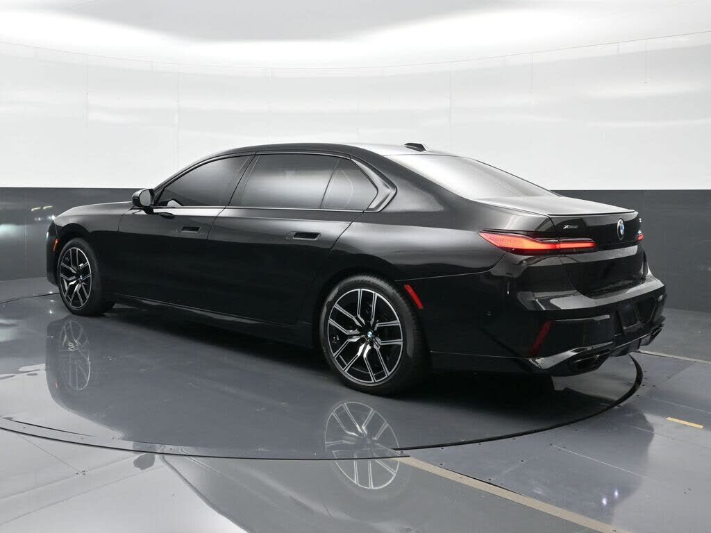 2023 BMW 760i