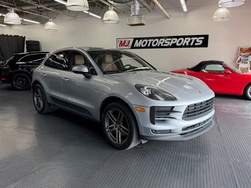 2020 PORSCHE Macan