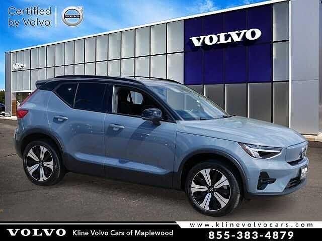 2023 VOLVO XC40