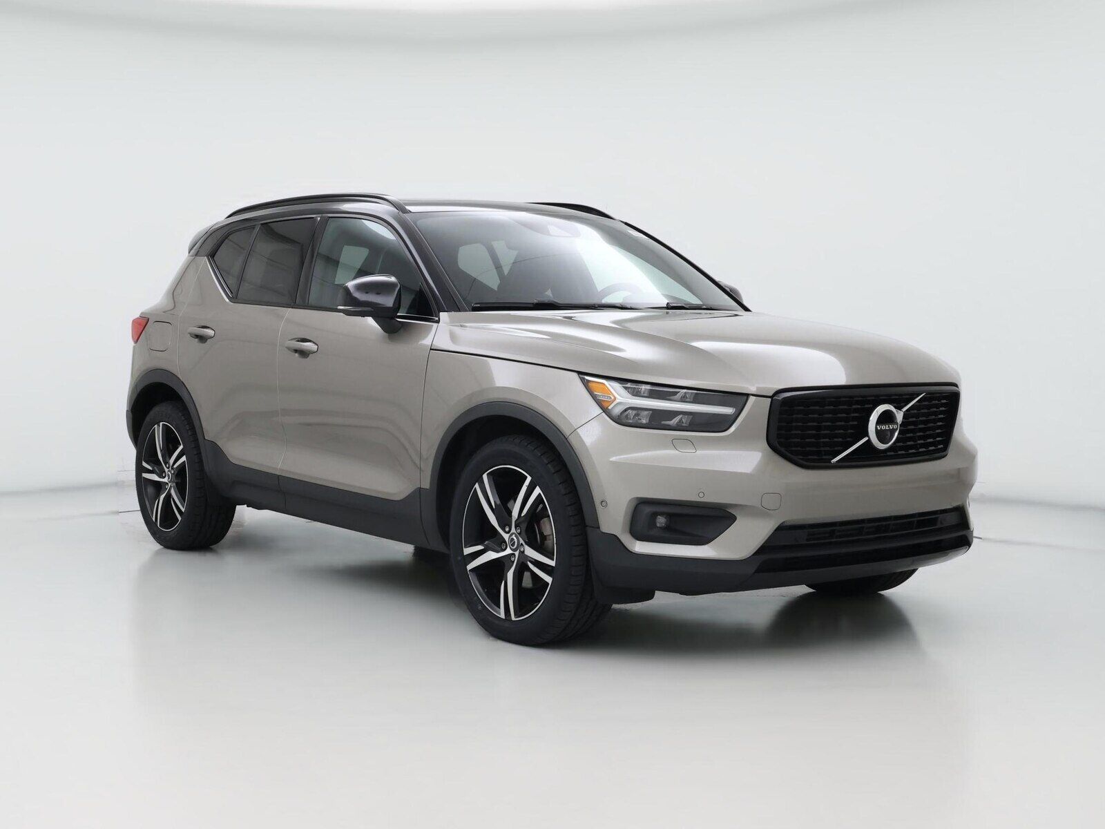 2022 VOLVO XC40