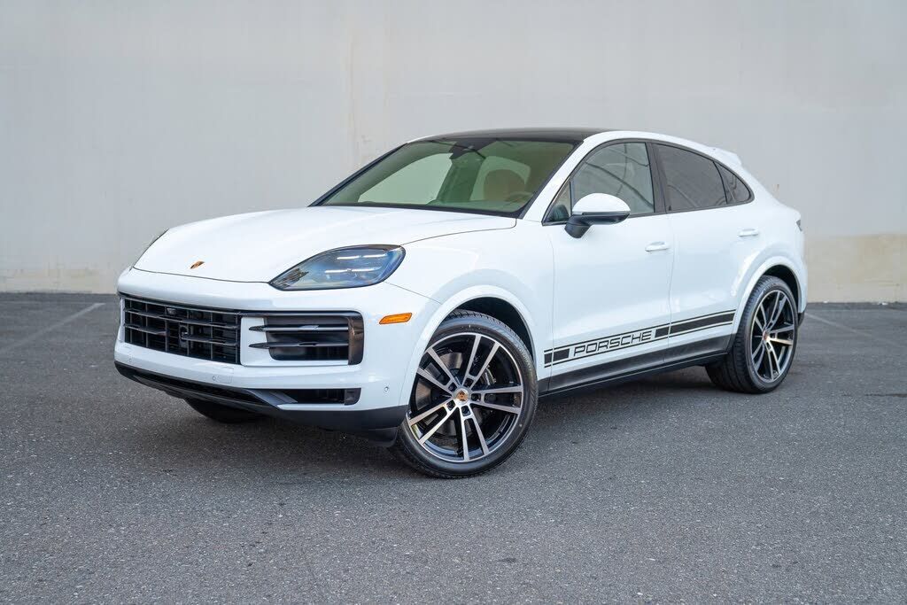2025 PORSCHE Cayenne