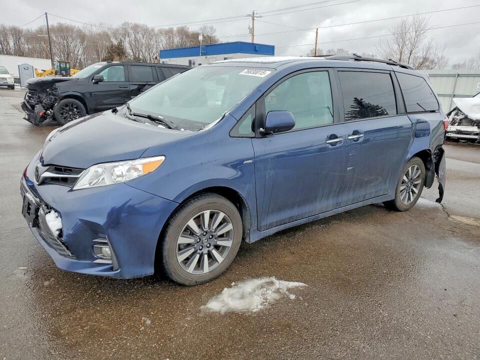 2018 TOYOTA Sienna
