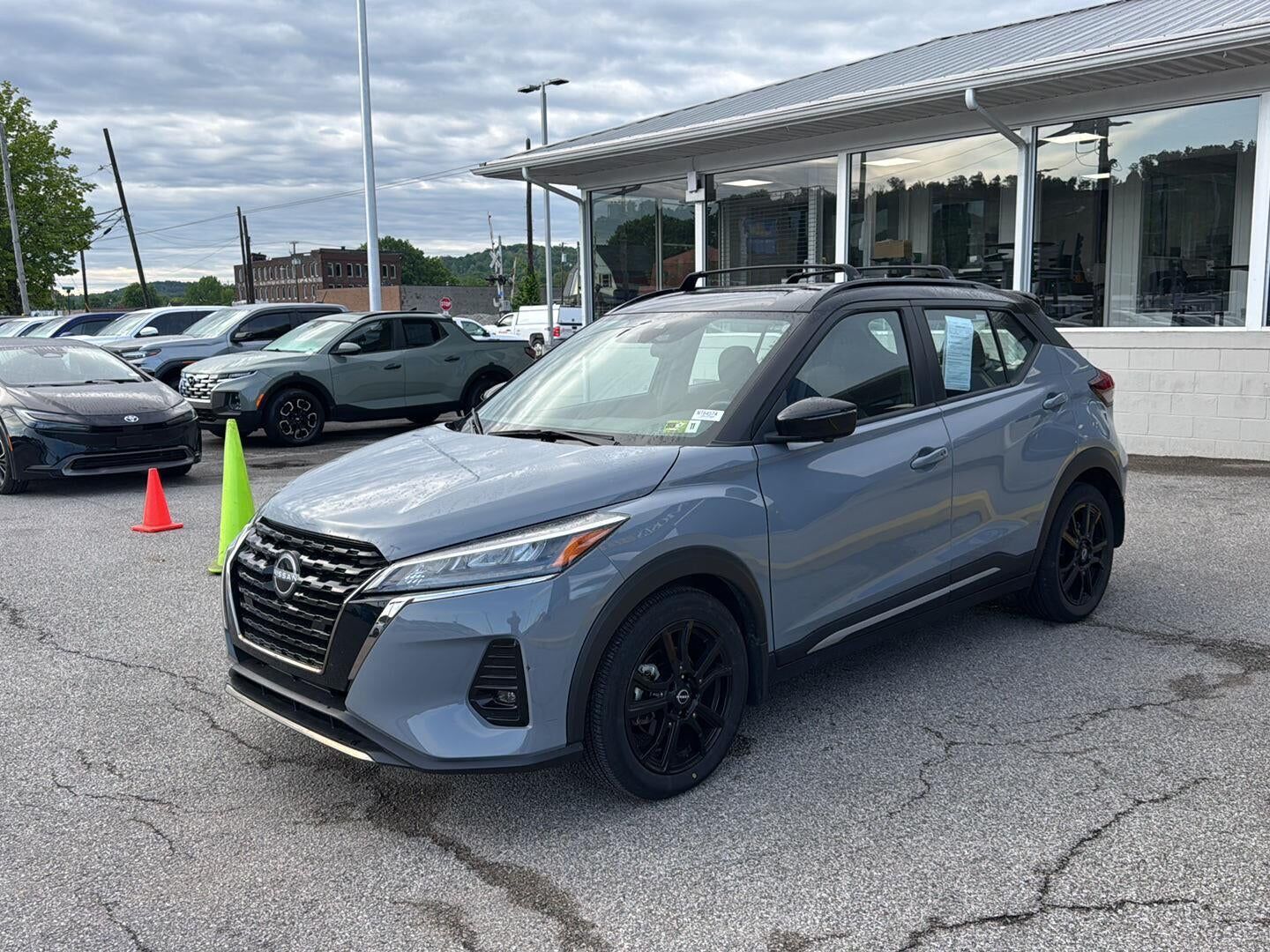 2023 NISSAN Kicks