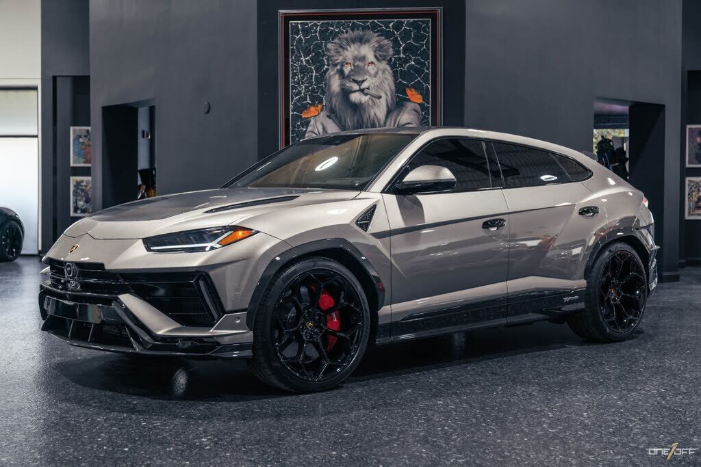 2023 LAMBORGHINI URUS