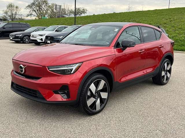 2023 VOLVO C40