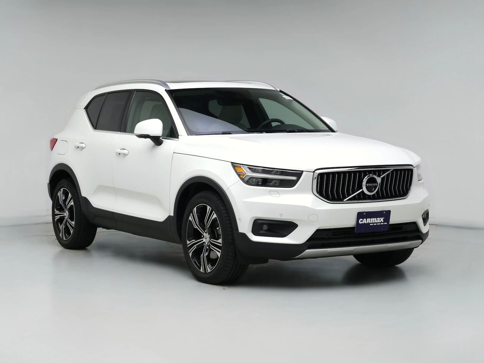 2022 VOLVO XC40