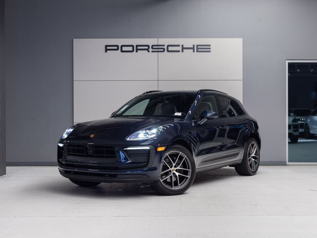 2023 PORSCHE Macan