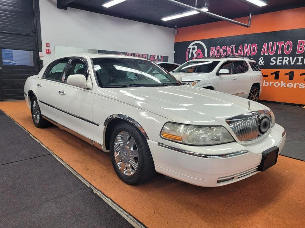 2003 LINCOLN Town Car