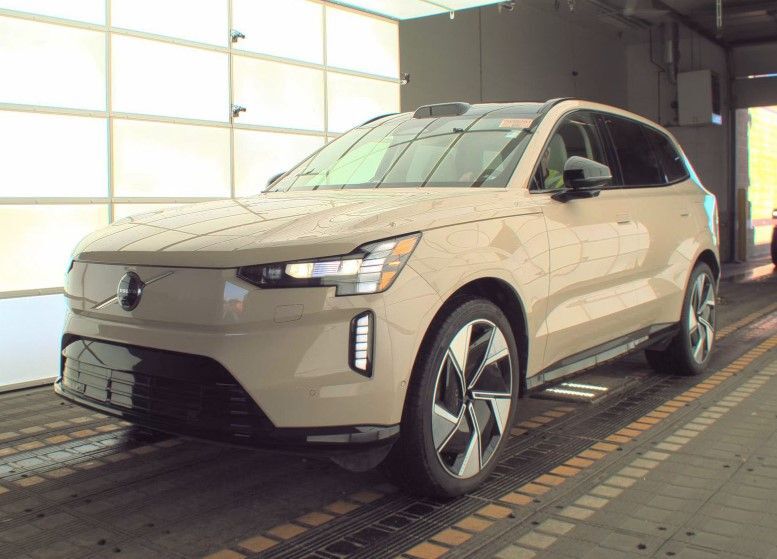2025 VOLVO EX90