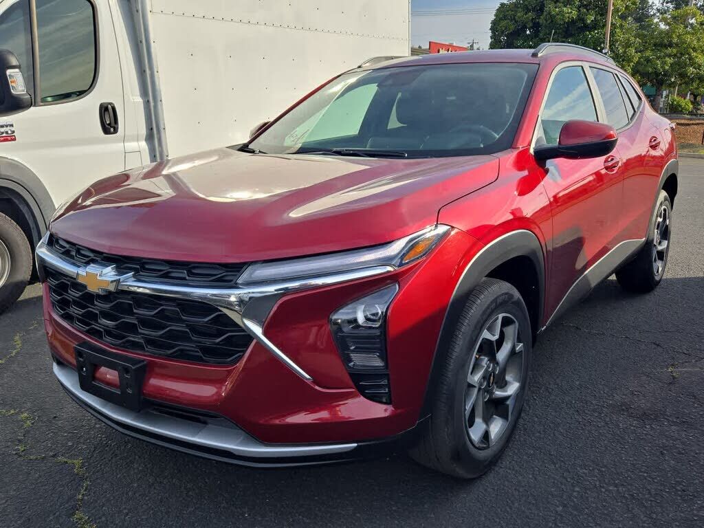 2025 CHEVROLET Trax