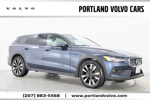 2021 VOLVO V60CC
