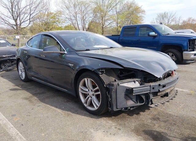 2015 TESLA Model S