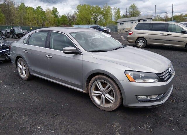 2013 VOLKSWAGEN Passat