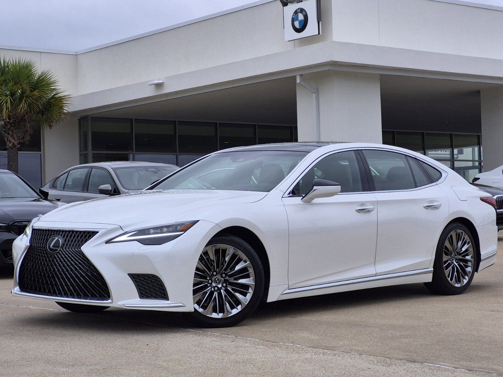 2022 LEXUS LS
