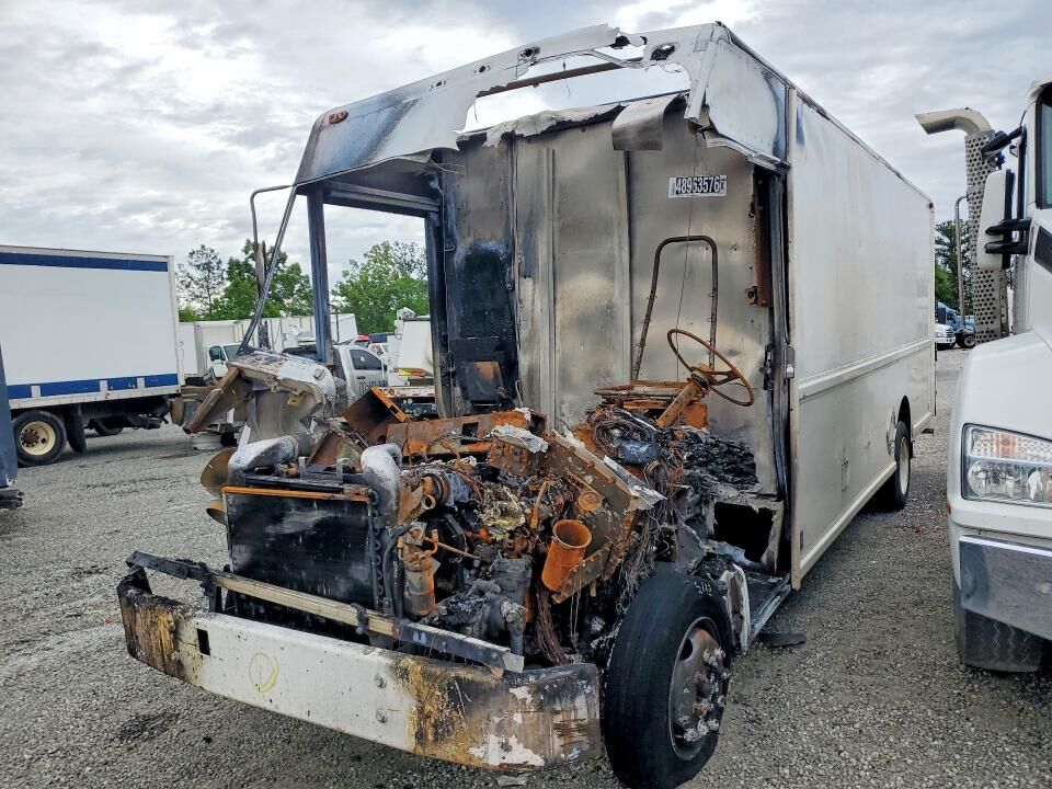 2000 FREIGHTLINER MT 55 Chassis