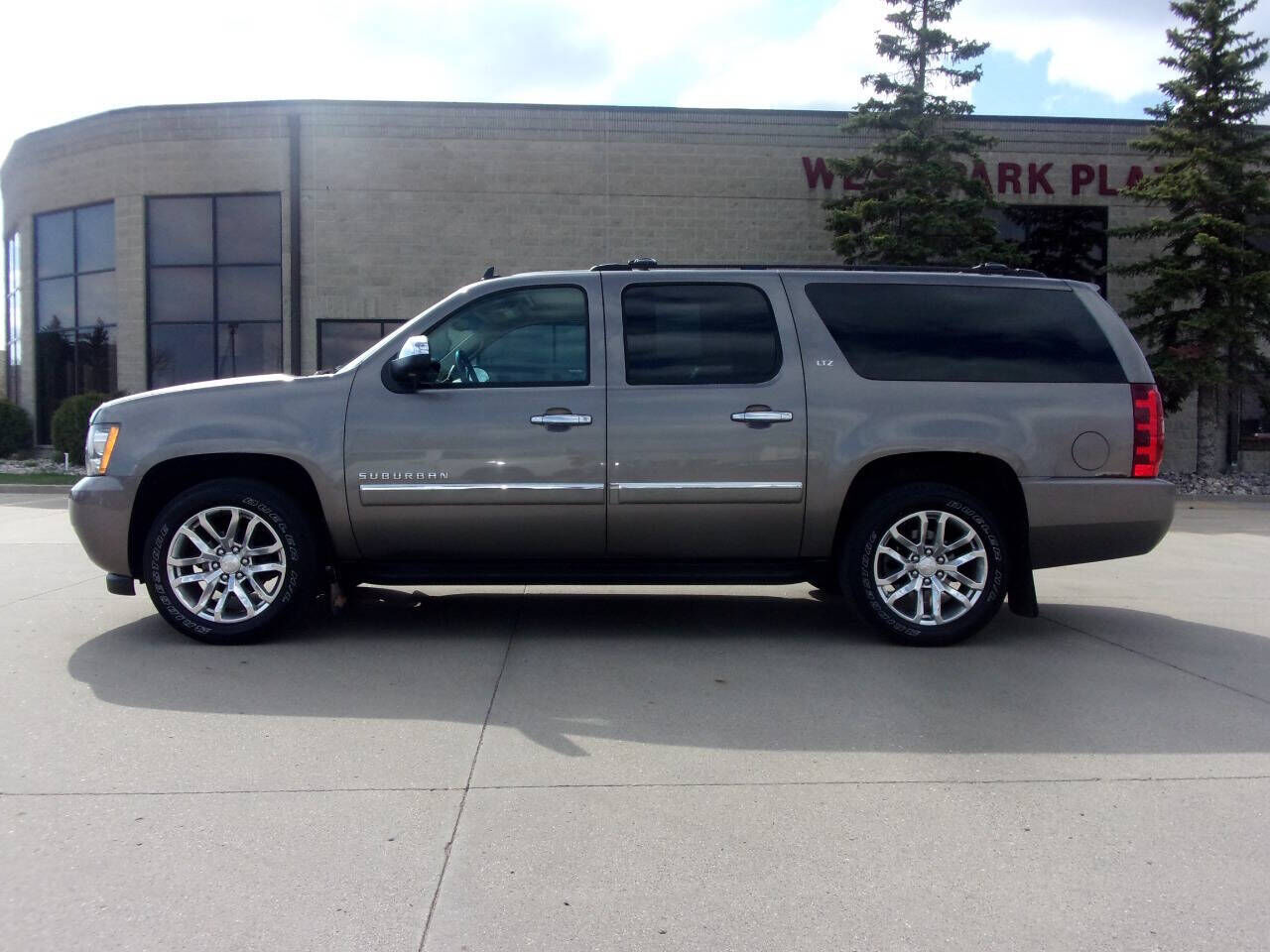 2013 CHEVROLET Suburban