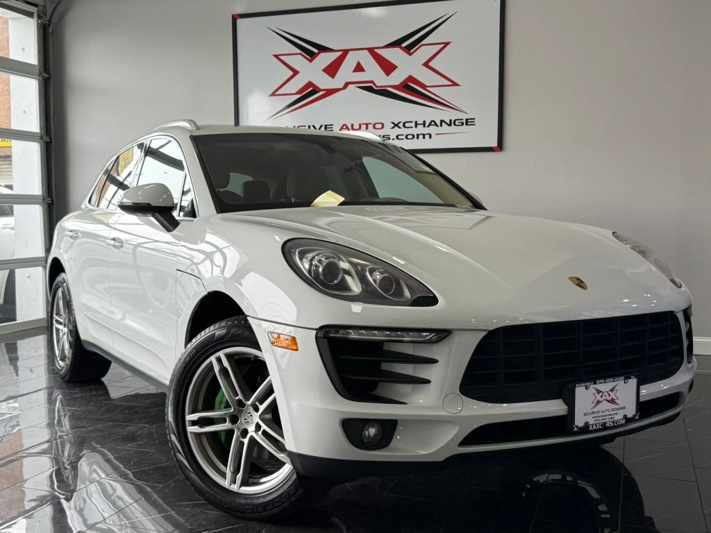 2016 PORSCHE Macan