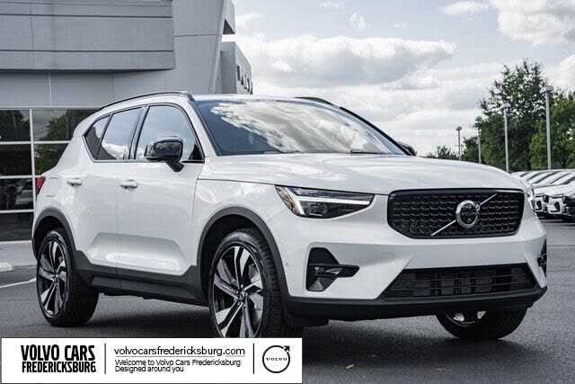 2026 VOLVO XC40