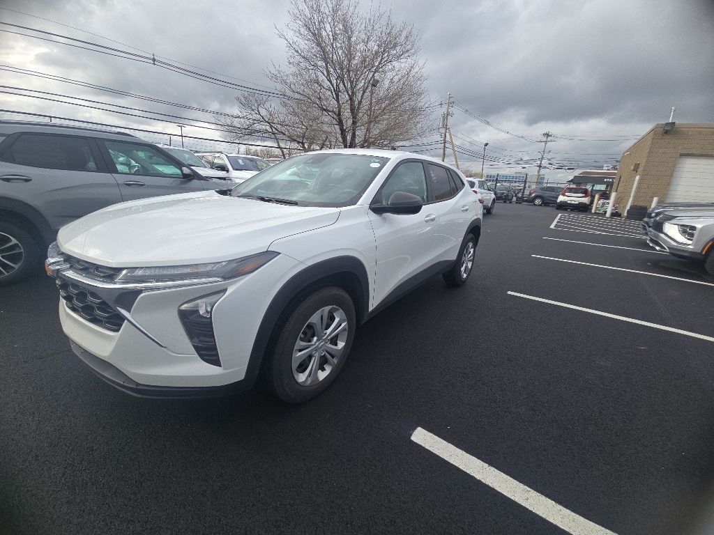 2025 CHEVROLET Trax