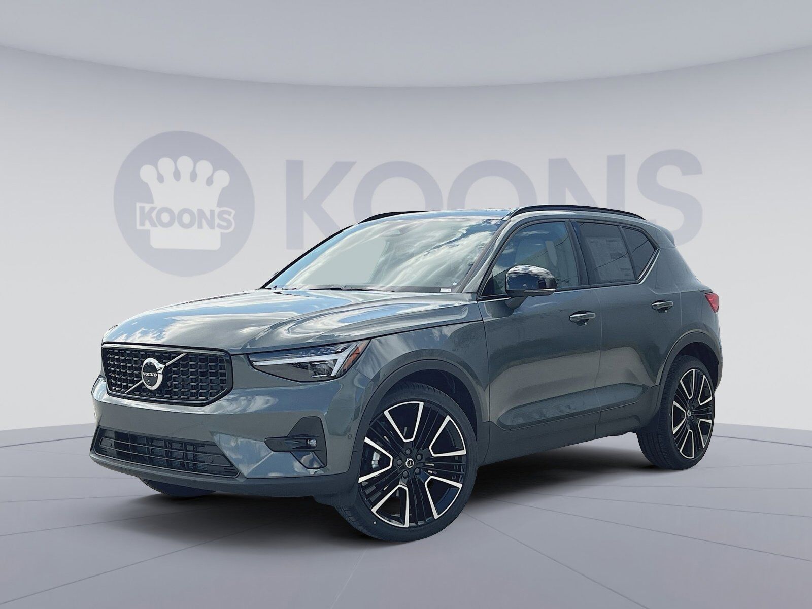 2026 VOLVO XC40