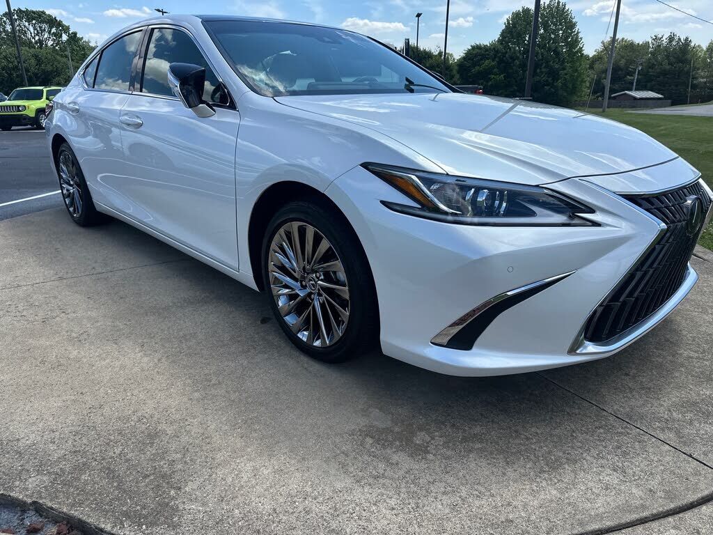 2024 LEXUS ES