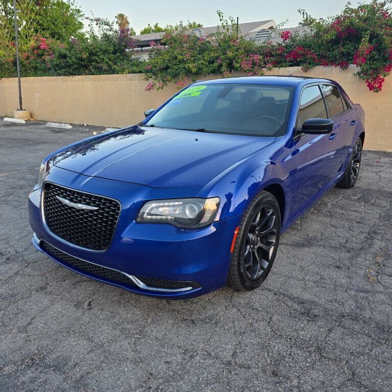 2019 CHRYSLER 300
