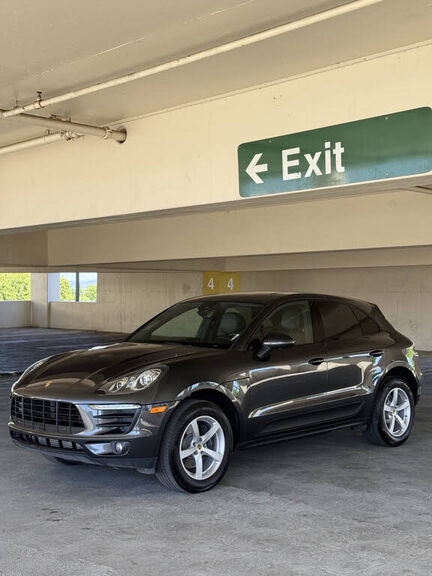 2017 PORSCHE Macan