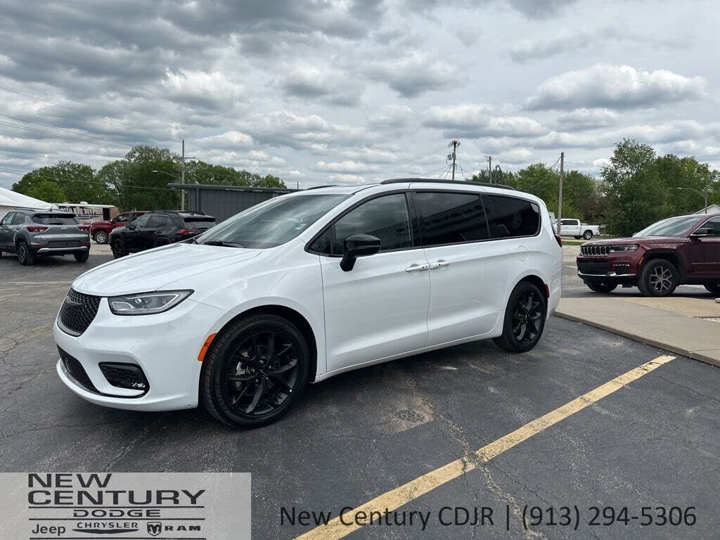 2025 CHRYSLER Pacifica
