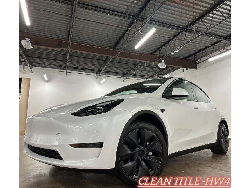 2024 TESLA Model Y