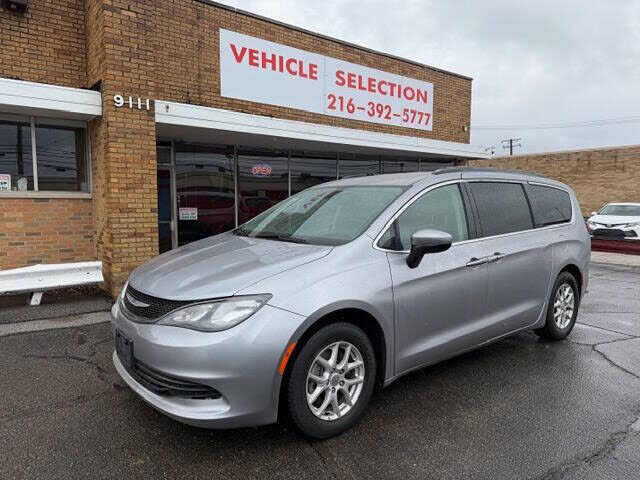 2020 CHRYSLER Voyager