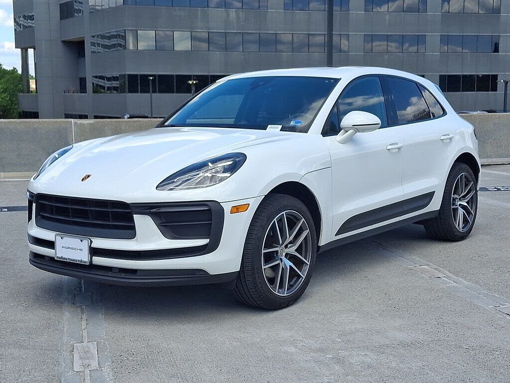 2022 PORSCHE Macan