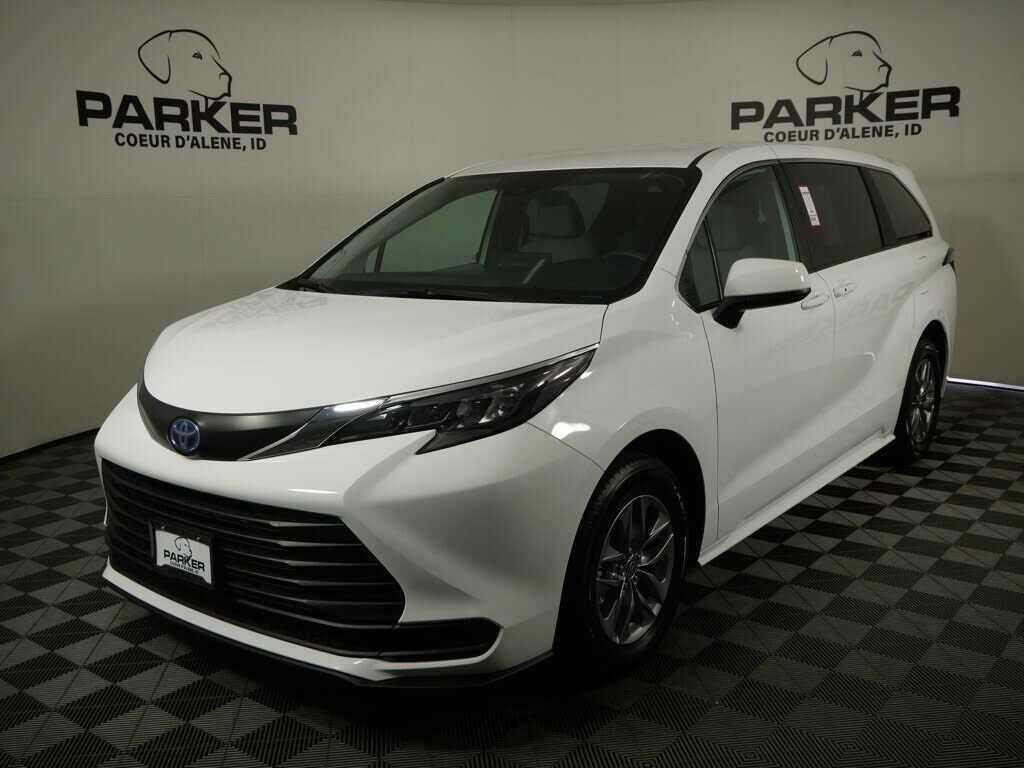2025 TOYOTA Sienna