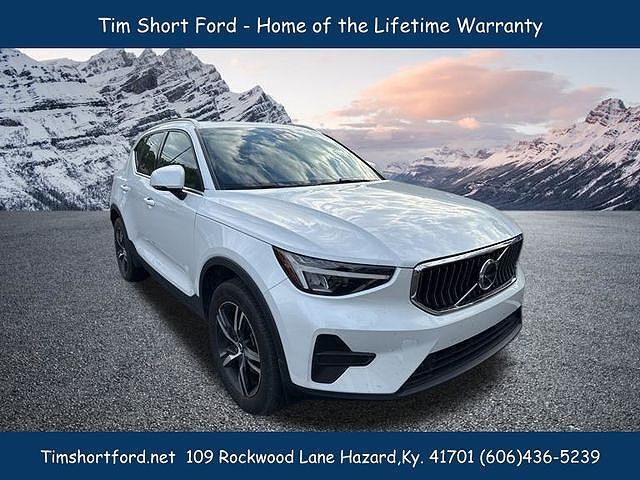 2025 VOLVO XC40